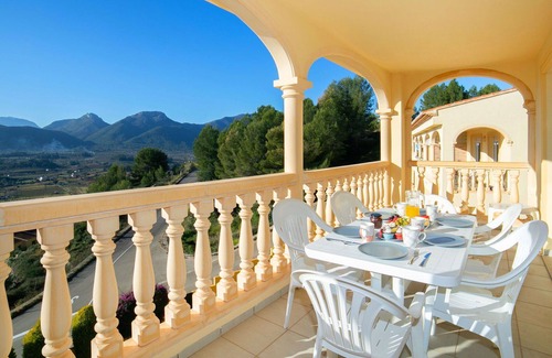 Jalon House | Beautiful villa for 6 guests with WIFI, pool, A/C, TV and terrace