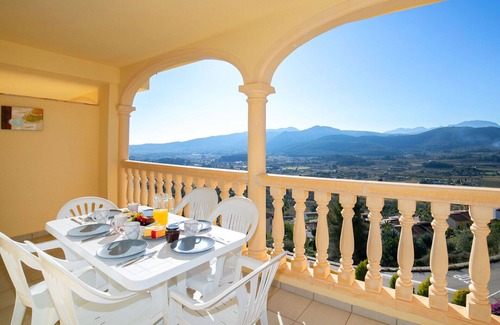 Jalon House | Beautiful villa for 6 guests with WIFI, pool, A/C, TV and terrace