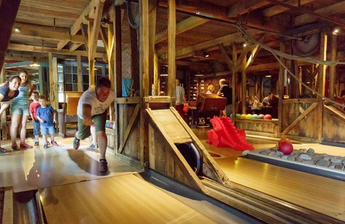 Heijen House | Beautiful villa for 6 guests with WIFI, pool, TV, terrace and parking