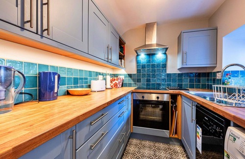 Trefor House | Beautiful villa for 6 guests with WIFI, terrace and pets allowed