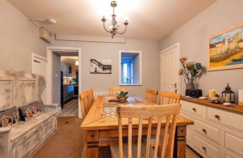Trefor House | Beautiful villa for 6 guests with WIFI, terrace and pets allowed