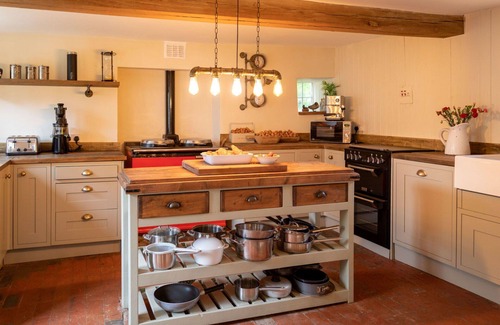 Thrapston House | Beautiful villa for 8 people with WIFI, TV, terrace and pets allowed