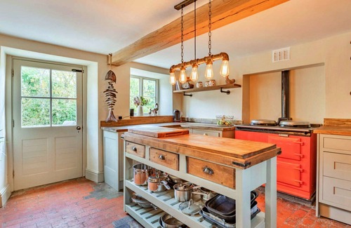 Thrapston House | Beautiful villa for 8 people with WIFI, TV, terrace and pets allowed
