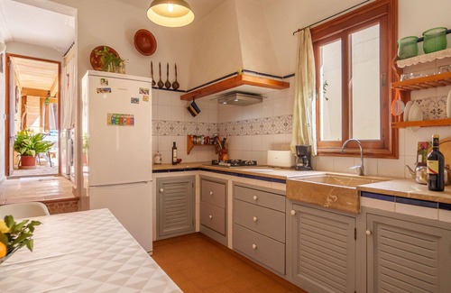 Binissalem House | Beautiful villa for 4 guests with WIFI, A/C, TV and patio