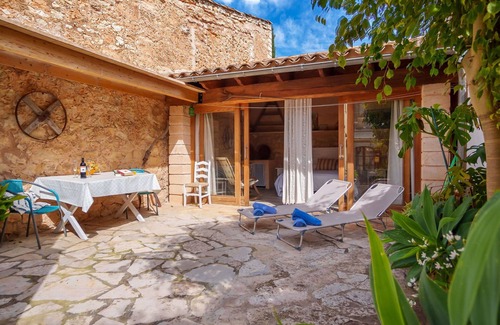 Binissalem House | Beautiful villa for 4 guests with WIFI, A/C, TV and patio