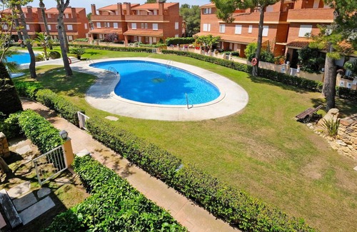 Tamarit House | Beautiful villa for 8 guests with A/C, pool, WIFI, TV and patio