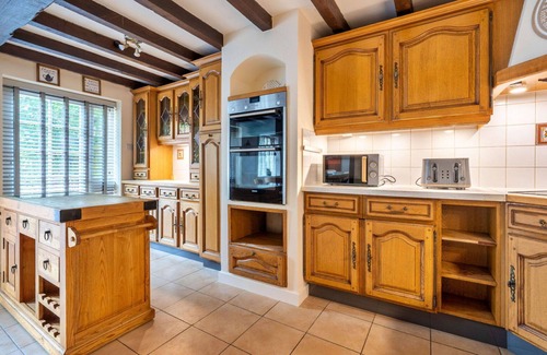 Bridgnorth House | Beautiful villa for 8 people with WIFI, hot tub, terrace and pets allowed