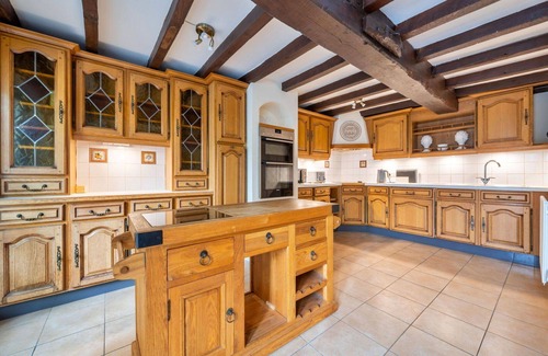 Bridgnorth House | Beautiful villa for 8 people with WIFI, hot tub, terrace and pets allowed