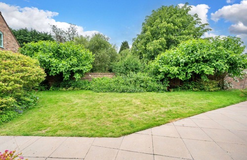 Bridgnorth House | Beautiful villa for 8 people with WIFI, hot tub, terrace and pets allowed