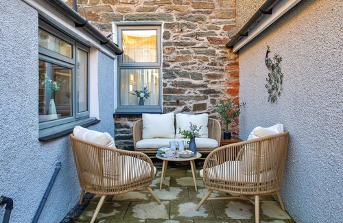 Rhiwbryfdir House | Beautiful villa for 6 guests with WIFI, terrace and pets allowed