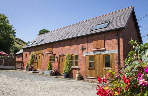 Llangollen House | Beautiful villa for 2 people with WIFI, TV and pets allowed