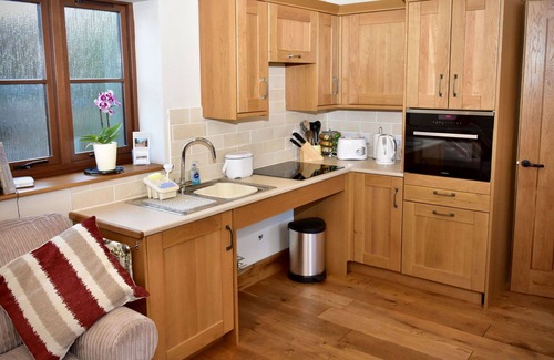 Wollerton House | Beautiful villa for 3 guests with TV and pets allowed