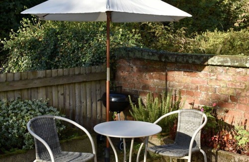 Wollerton House | Beautiful villa for 3 guests with TV and pets allowed