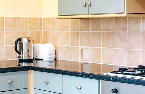 Eaton Mascott House | Beautiful villa for 4 people with WIFI, TV and pets allowed