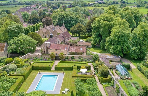 Tormarton House | Beautiful villa for 16 guests with pool, WIFI