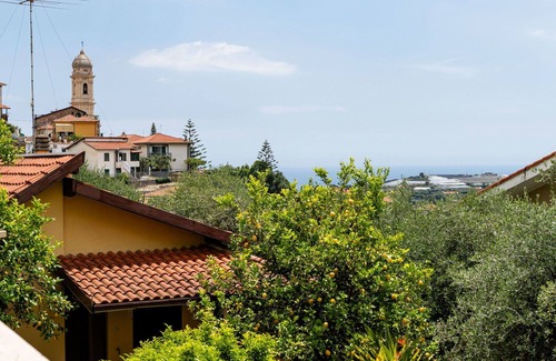 Pompeiana House | Beautiful villa for 3 people with WIFI, A/C, TV, balcony and pets allowed