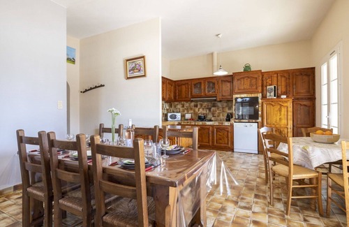 Chateaurenard House | Beautiful villa for 5 guests with WIFI, private pool, A/C, TV and patio