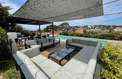 Sanary-sur-Mer House | BEAUTIFUL VILLA SEA VIEW AIR-CO BEACH BAND CITY WALKING DISTANCE SWIMMING POOL GARDEN PARKING 10.