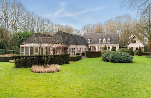 Drunen Villa | Beautiful Villa in Drunen with Private Heated Pool