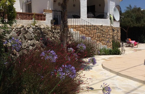 Coveta Fuma House | Beautiful Villa in El Campello with Private Pool and a Step from the Sea