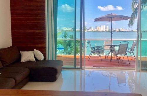 Punta Cancun House | Beautiful Villa in front of Lagoon, in the heart of the hotel zone of Cancun