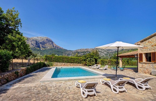 Pollensa Villa | Beautiful villa in the Pollensa countryside with private pool and bbq.