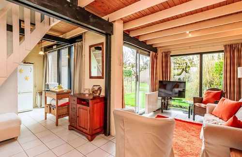 Westenschouwen House | Beautiful villa for 4 guests with pool, WIFI, TV, terrace and pets allowed