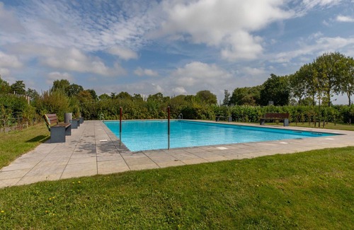 Westenschouwen House | Beautiful villa for 4 guests with pool, WIFI, TV, terrace and pets allowed