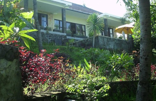 Kalibukbuk Villa | Beautiful villa on a hill with sea, mountain and rice field views