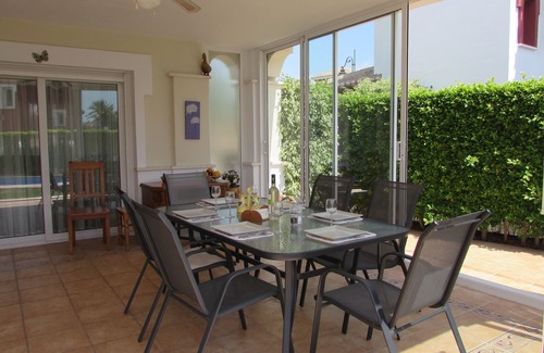 Torre-Pacheco Villa | Beautiful villa with large heated pool, free wi-fi and air con in all bedrooms.