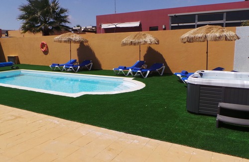 Costa de Antigua Villa | beautiful villa with heated pool, outdoor hot tub, free wifi