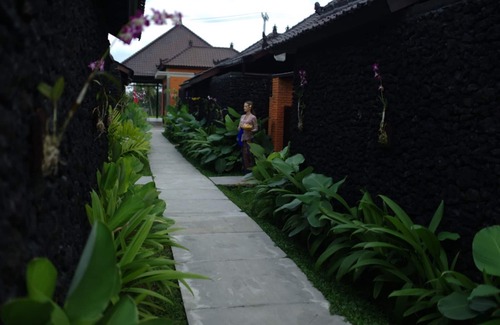 Kenderan Villa | Beautiful Villa with Private Pool overlooking to Rice Field
