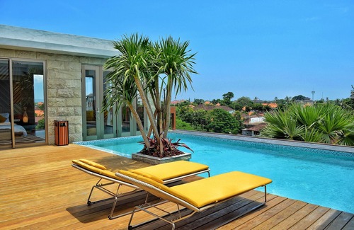 Central Seminyak Villa | Beautiful Villa with Private Pool & Balcony (TSun Villa)