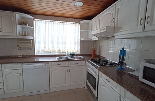 Correeira Villa | Beautiful villa with garden and swimming pool nearby the STRIP and beach