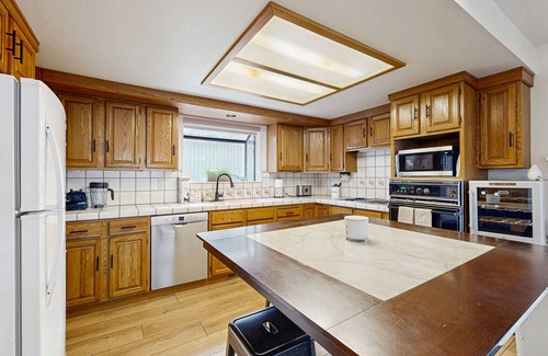 Tahoe Keys House | Beautiful water view home with access to bikes & kayaks - in a great location