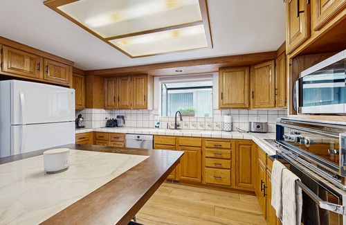 Tahoe Keys House | Beautiful water view home with access to bikes & kayaks - in a great location