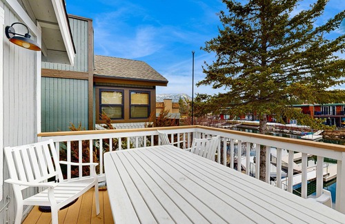 Tahoe Keys House | Beautiful water view home with access to bikes & kayaks - in a great location