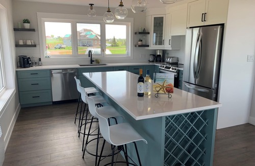 New London House | Beautiful waterfront vacation home near Cavendish. Sleeps 10.