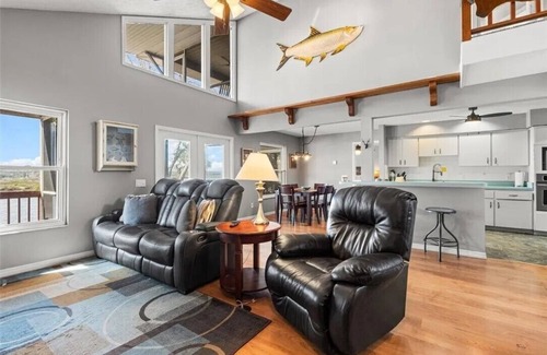 Old Homosassa House | Beautiful Waterfront 3 Story Home W/Dock In Old Homosassa, Florida