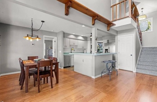 Old Homosassa House | Beautiful Waterfront 3 Story Home W/Dock In Old Homosassa, Florida