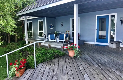 Petoskey Cottage | Beautiful waterfront cottage on the West Arm with fabulous sunsets.
