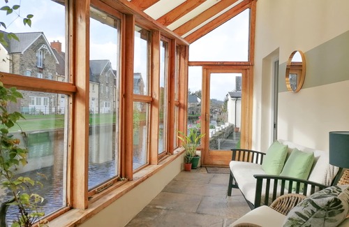 Brecon Cottage | Beautiful waterfront cottage with stunning views