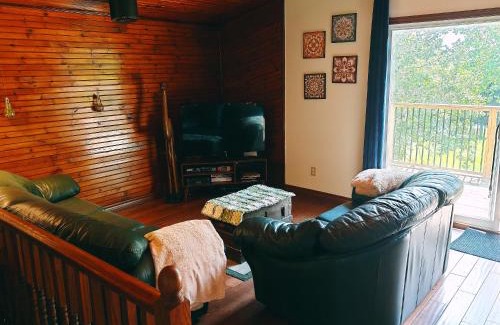Greater Napanee House | Beautiful Waterfront Family Escape!