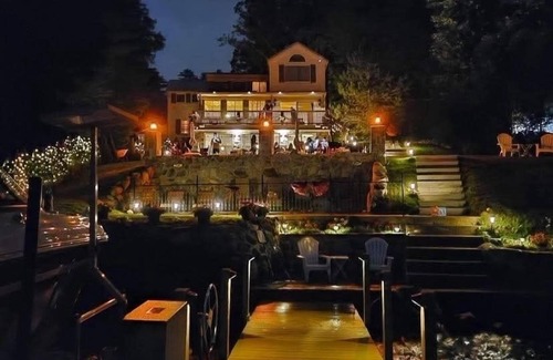 Gilford House | Beautiful Waterfront home located on Lake Winnipesaukee