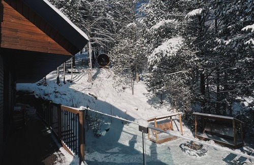 Orford Ski Chalet | Beautiful waterfront property