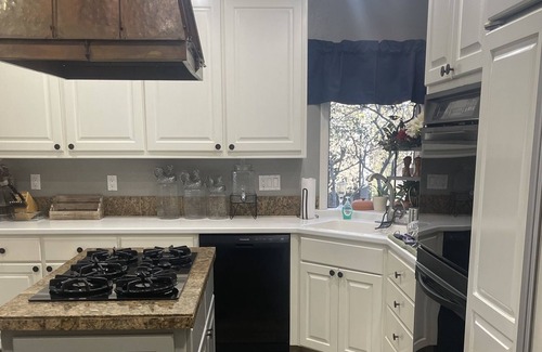 Brookeland Cabin | Beautiful waterfront family getaway!