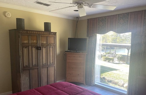 Brookeland Cabin | Beautiful waterfront family getaway!