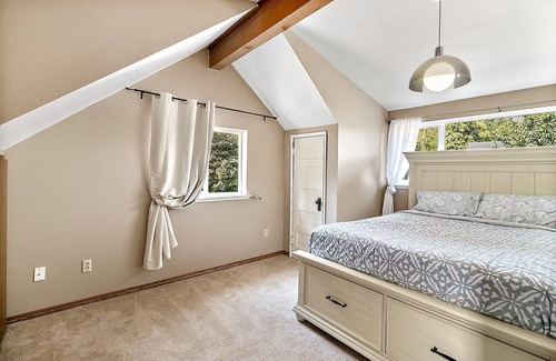 Burley House | Beautiful Waterfront House with Relaxing Kyak & Seafood(clams&oysters) available