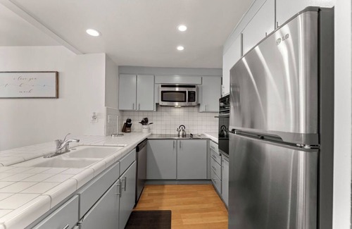 East Village Condo | Beautiful Waterfront Condo with Balcony in Long Beach