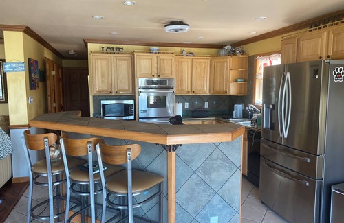 Cedar Neck House | Beautiful waterfront 5br/2banOptional boat rental
